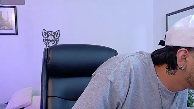 Elian_savoy Adlı Modelin Canlı XXX Sohbeti