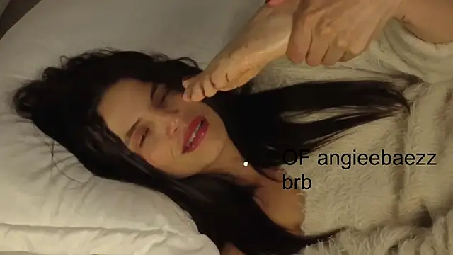 XXX chat uživo modela angieebaezz