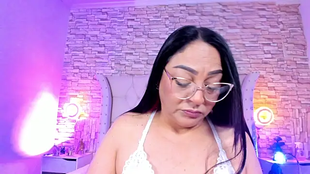 XXX chat uživo modela Gina_Myers