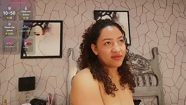 meganrousx Adlı Modelin Canlı XXX Sohbeti