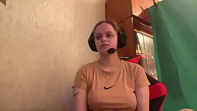 XXX chat uživo modela PurrfectPlay