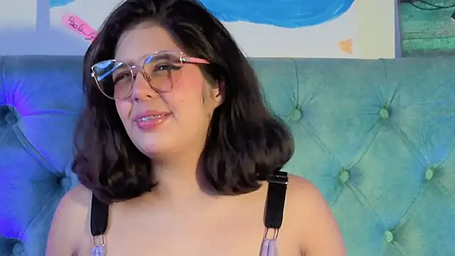 Paola_Lyon_ Adlı Modelin Canlı XXX Sohbeti