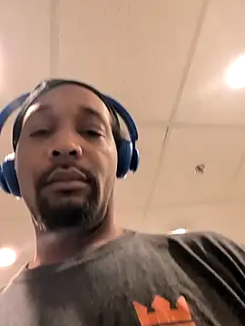 TheGoldenBoldy321 Show Webcam