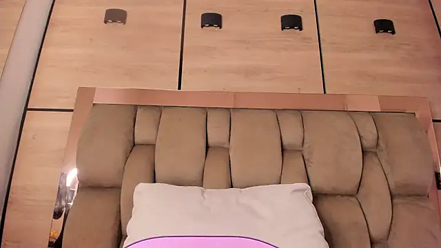 karol_lewiss Adlı Modelin Canlı XXX Sohbeti