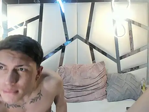 Chat XXX en directo de ScarlettAndLucas