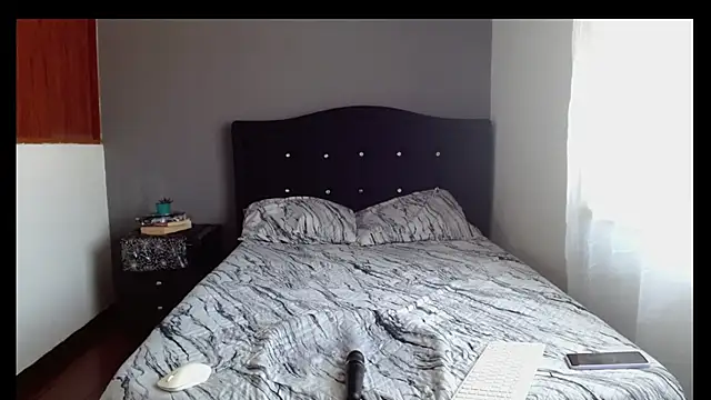 Emilia_1995's Live XXX Chat