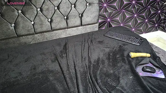 connieehotks' Webcam Show