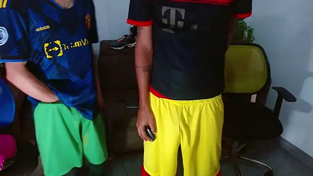 Chat +18 de skinny23cm ao vivo