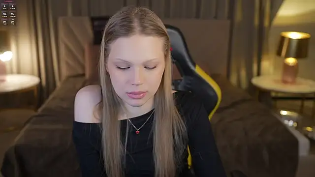 Charlotte_Dreams Adlı Modelin Canlı XXX Sohbeti