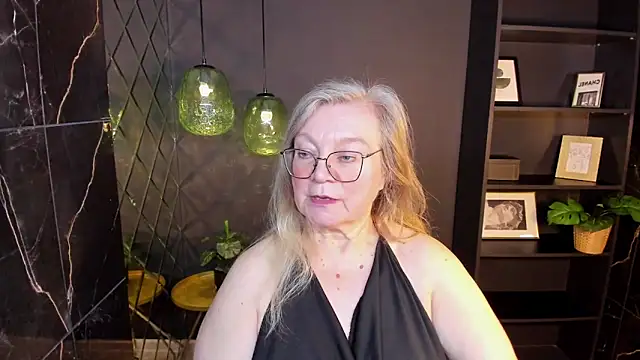 NataliMellow Adlı Modelin Canlı XXX Sohbeti