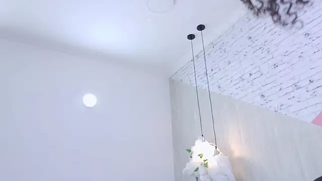 sophia_brunette_ লাইভ XXX চ্  যাট