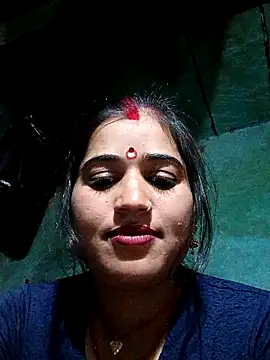 Hot_kamla: διαδικτυακό σόου στην κάμερα