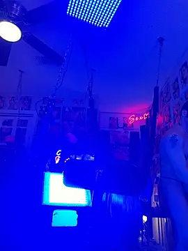 luvs2cumm69 即時 XXX 聊天