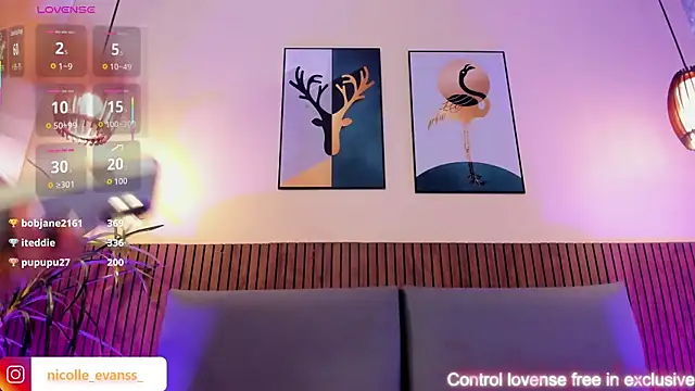 NicolleeEvanss – Naživo XXX chat