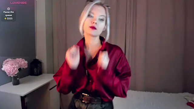 GoldenLenarz's Live XXX Chat