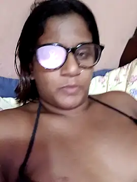 indianstrawberrylips4u's Live XXX Chat