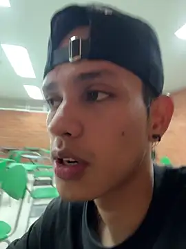 Show modela HarryGaze na web-kameri