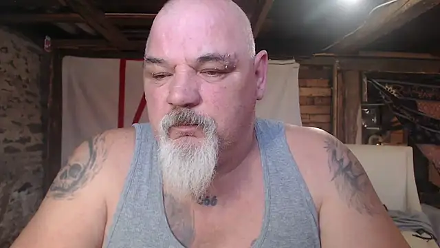 Newfiesausage1972 Adlı Modelin Canlı XXX Sohbeti