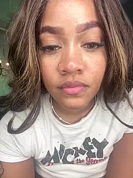 Živý XXX chat riri_brunnete