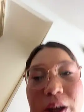 WHITEWOMEN_2 Pertunjukan Webcam