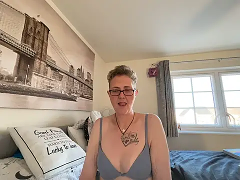 Curvy-Jinx 网络视讯表演