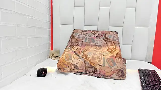 Demi_hot69: απευθείας συνομιλία ΧΧΧ