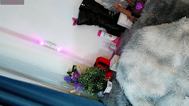 mia_holly18 网络视讯表演