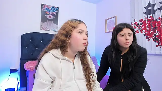 valeria_and_zoe: вебкам-шоу