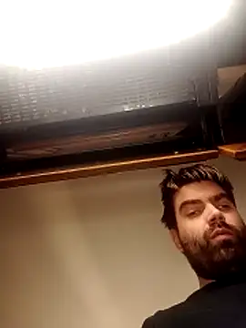 Chat +18 de ynroh_87 ao vivo