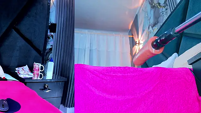 Show modela NathaxaLeans na web-kameri