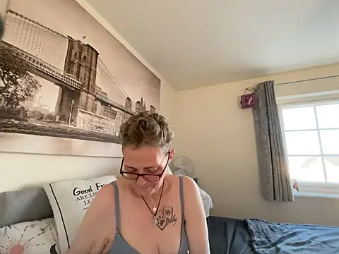 Curvy-Jinx: онлайн-секс-чат