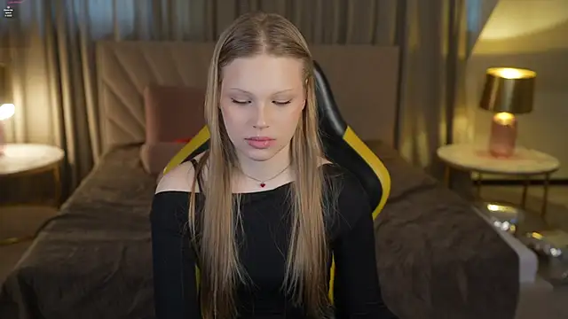 Chat XXX en directo de Charlotte_Dreams