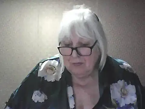 Alexia64231's Live Chat Room