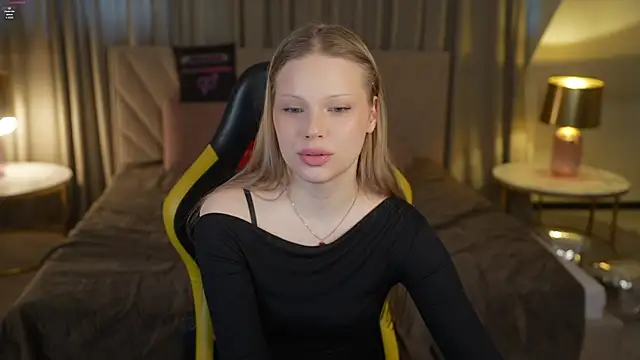 Chat XXX en directo de Charlotte_Dreams