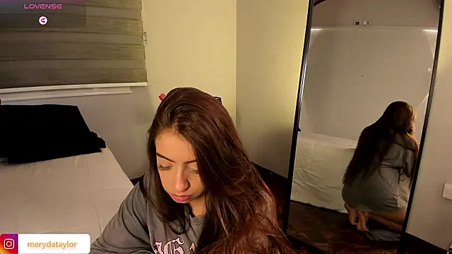 XXX chat uživo modela MERIDA_TAYLOR