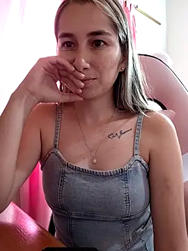 Iris_love18's Live XXX Chat