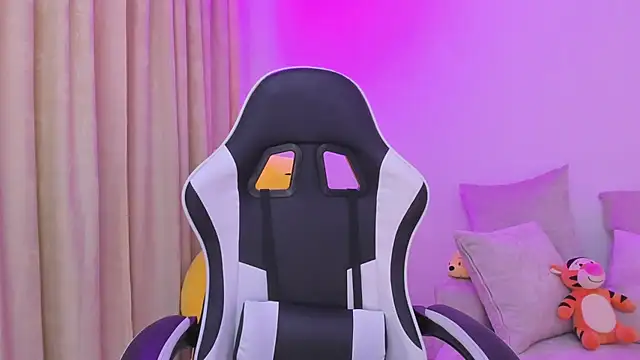 shanel_taylor Adlı Modelin Canlı XXX Sohbeti