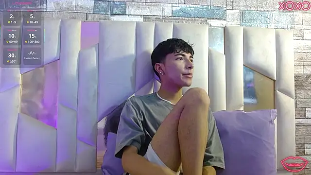 osamu_tay élő XXX-chatje