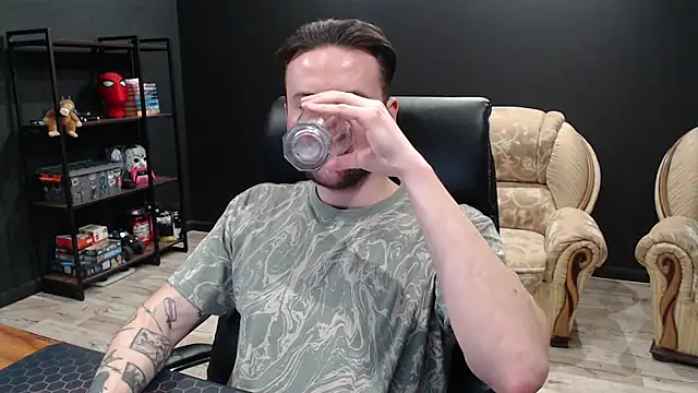 MihasikD élő XXX-chatje