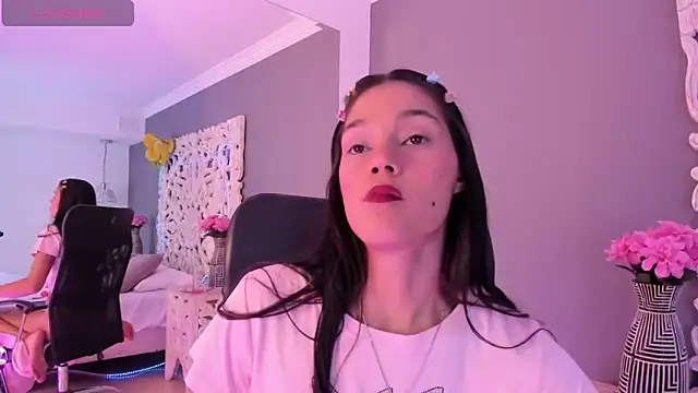 loraineblake Adlı Modelin Canlı XXX Sohbeti