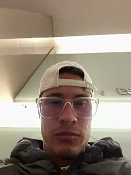 Latin_Paisa_Boy 现场XXX聊天