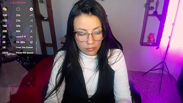 Chat +18 de QueenRose94 ao vivo