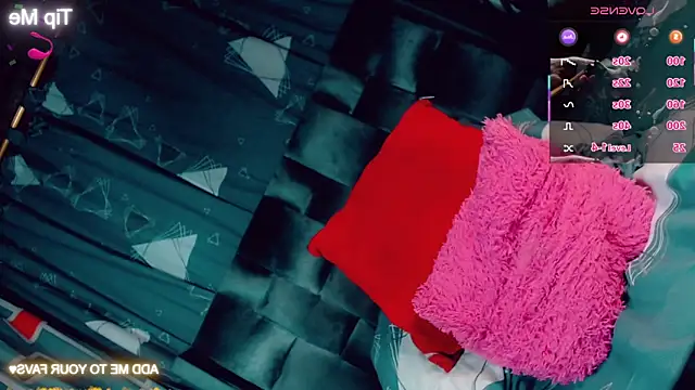 Czat XXX na żywo – CharlotteBigCock