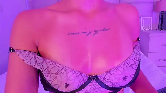 CarolineFyre élő XXX-chatje