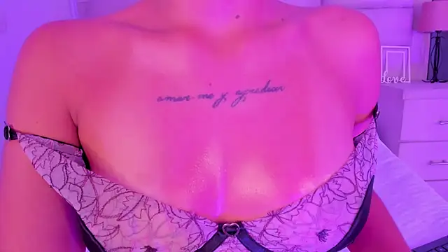 CarolineFyre live XXX chat