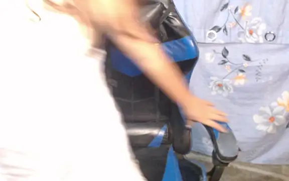 urlover_mae26's Live XXX Chat