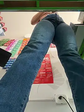 دردشة LittleDoll___ الجنسية المباشرة