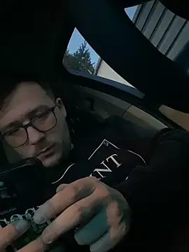 ionut9879 Adlı Modelin Canlı XXX Sohbeti