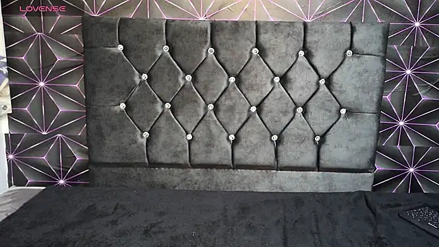 connieehotks Show in webcam