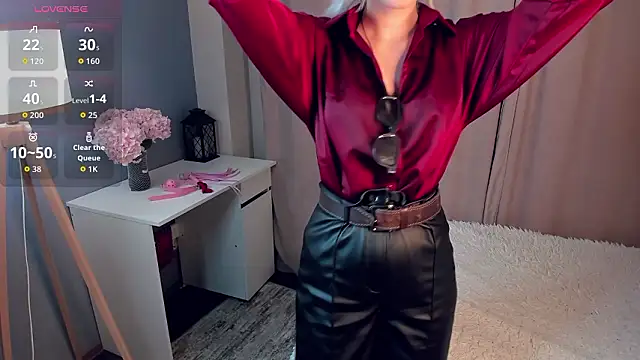 GoldenLenarz's Live XXX Chat